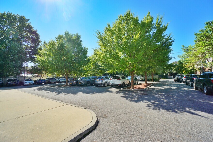 2052 Richmond Rd, Staten Island, NY à louer - Photo du bâtiment - Image 3 de 3