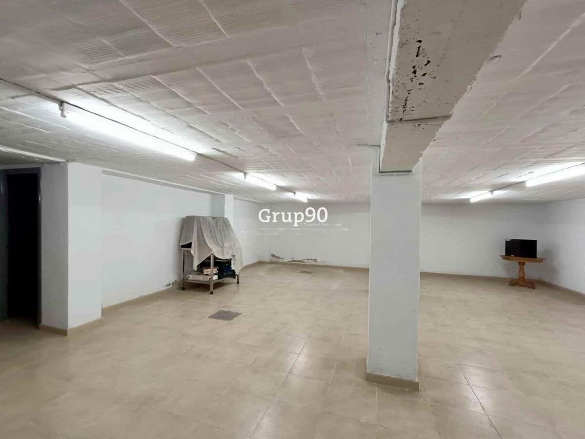 Lleida, LER 25002 - - - Interior Photo - Image 2 of 9