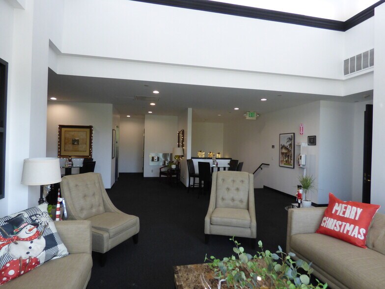 900 Main St, Pleasanton, CA à louer - Photo intérieure - Image 3 de 15