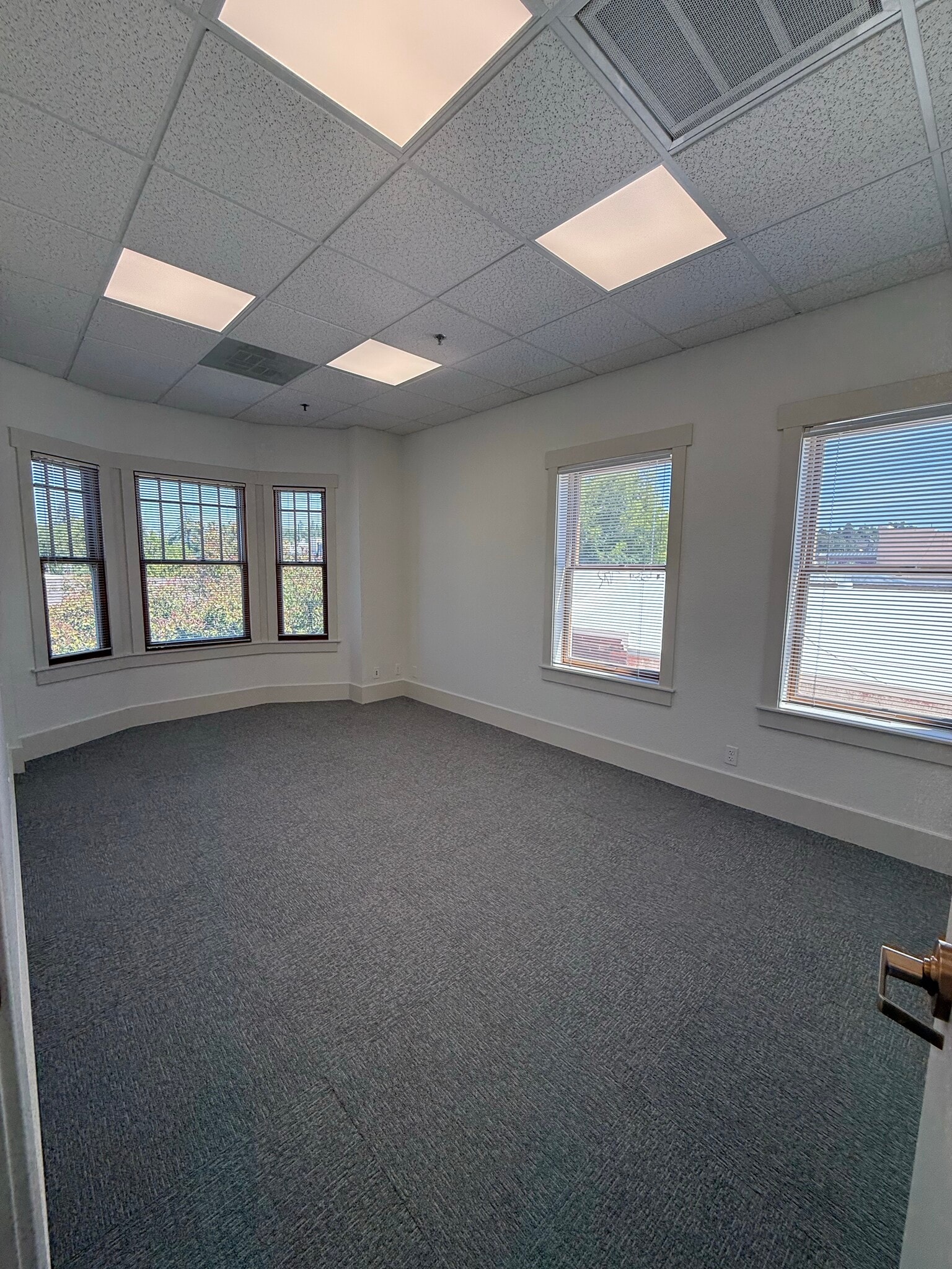 853 Lincoln Way, Auburn, CA for lease Interior Photo- Image 1 of 15
