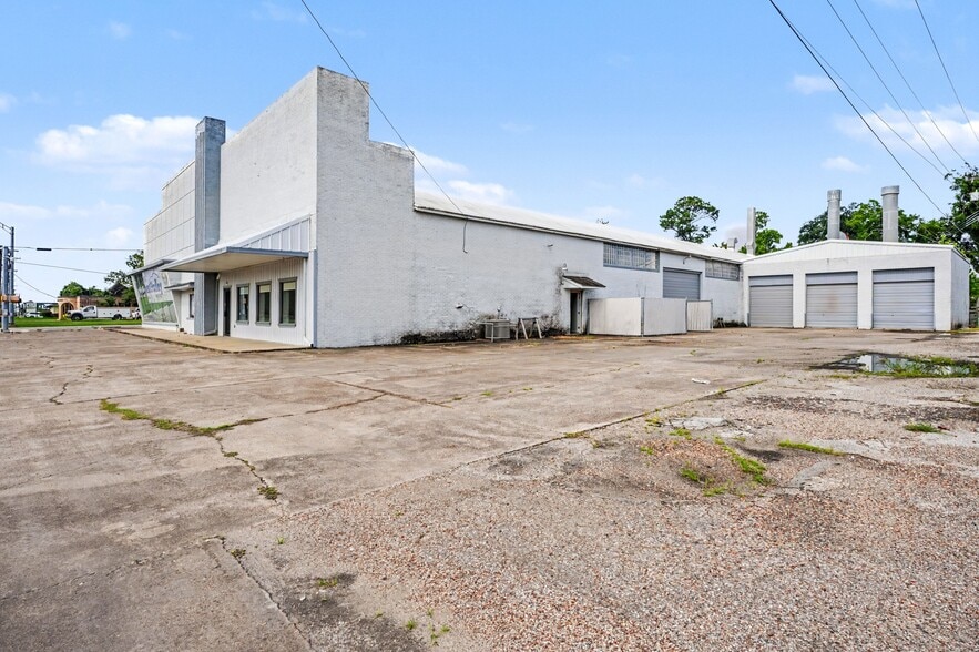 605 N Velasco St, Angleton, TX for sale - Building Photo - Image 3 of 33