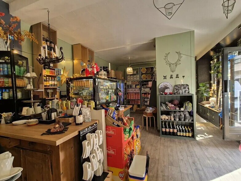 Retail in Paris for sale - Interior Photo - Image 1 of 8