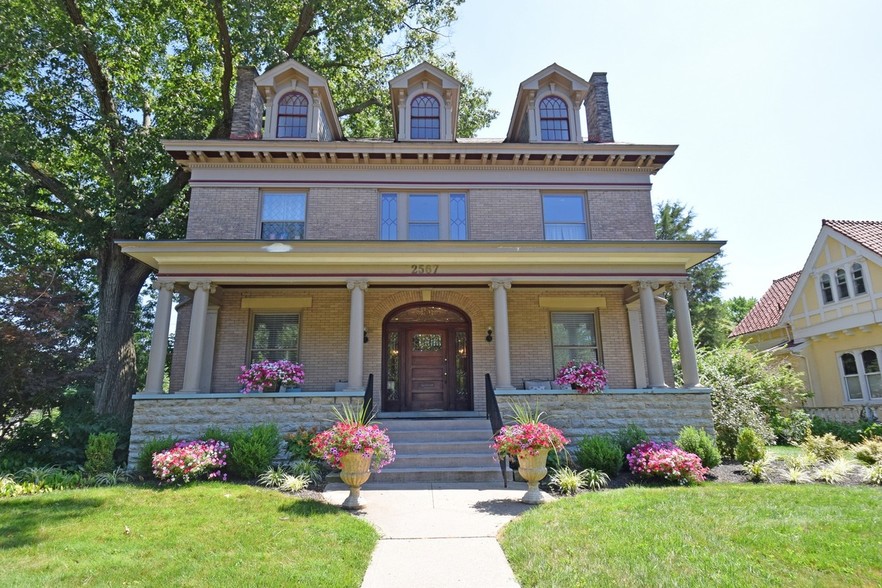 2567 Erie Ave, Cincinnati, OH for sale - Primary Photo - Image 1 of 1