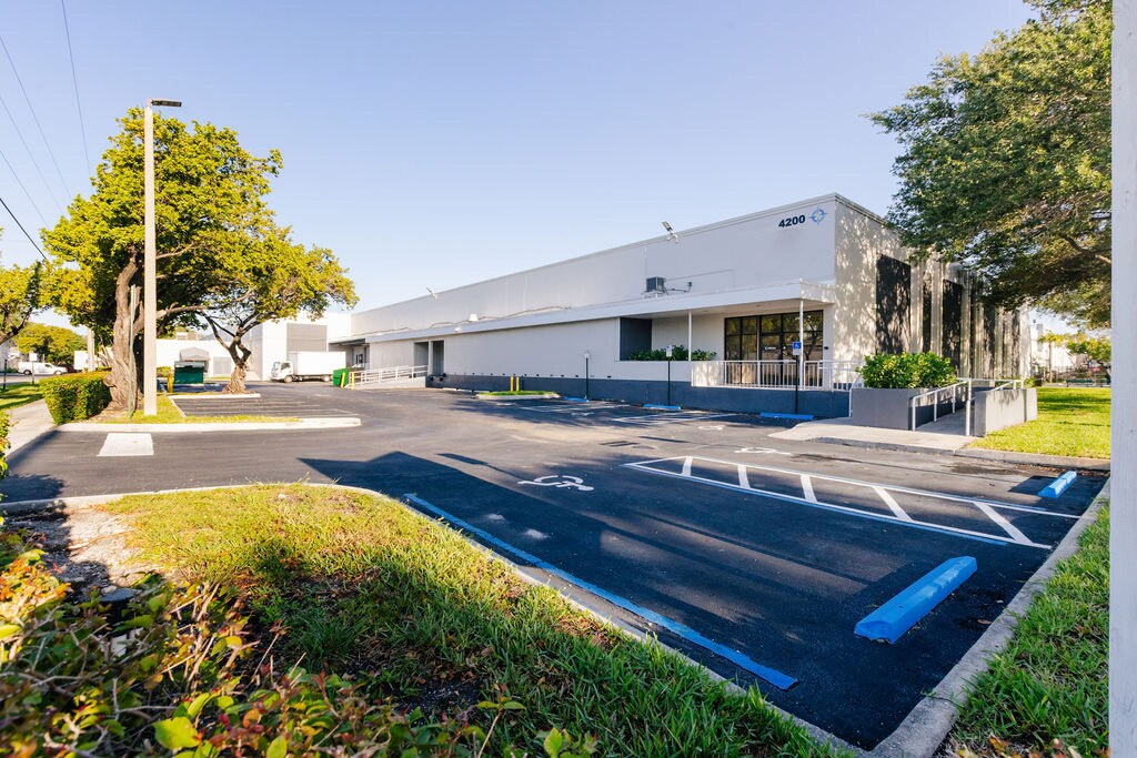 4200 N 29th Ave, Hollywood, FL à louer Photo principale- Image 1 de 10