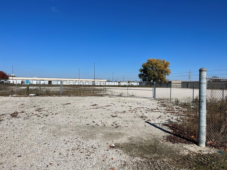 1601 Hubbard Ave, Batavia, IL for sale - Building Photo - Image 3 of 6