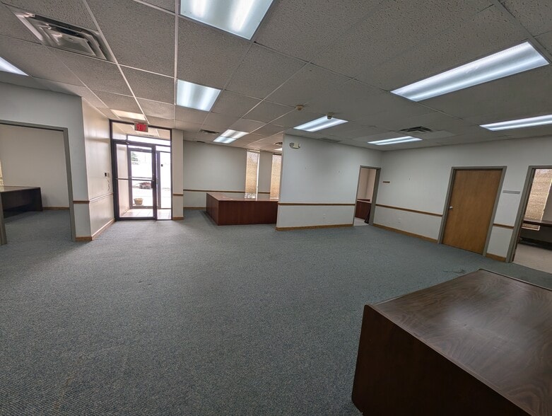 103 Western Ave, Akron, OH for lease - Building Photo - Image 3 of 13