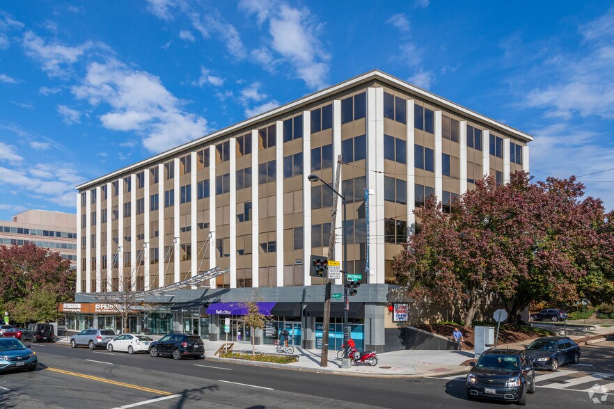 5225 Wisconsin Ave NW, Washington, DC à louer - Photo du bâtiment - Image 2 de 23