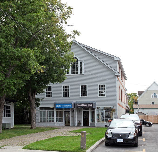 Plus de détails pour 180 Mary St, Scugog, ON - Commerce de détail à vendre