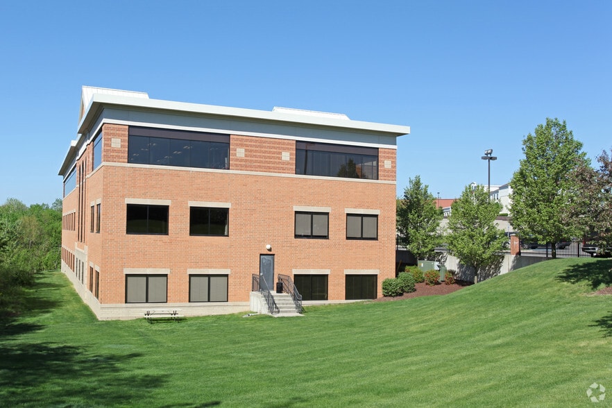 318 River Ridge Dr, Grand Rapids, MI à vendre - Photo du bâtiment - Image 2 de 6