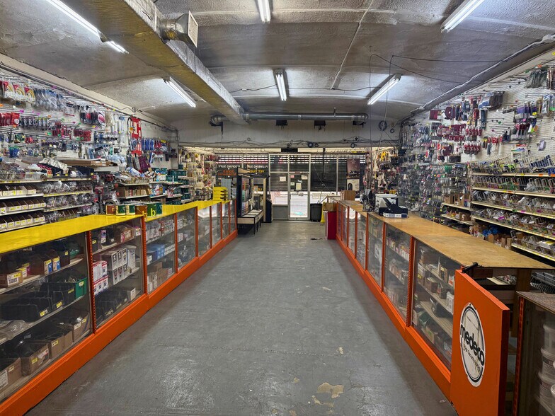 828 E 160th St, Bronx, NY à louer - Photo du bâtiment - Image 2 de 9