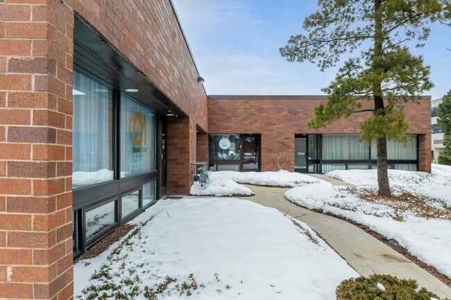 Plus de détails pour 939 N Plum Grove Rd, Schaumburg, IL - Bureau à louer