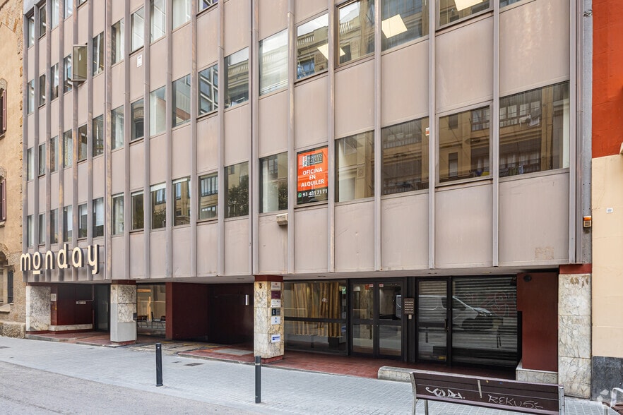 Office in Barcelona, Barcelona for lease - Building Photo - Image 1 of 2