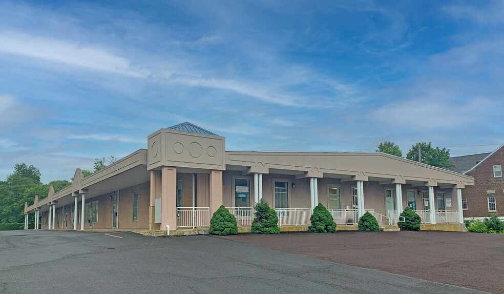 25 N Main St, Coopersburg, PA for lease - Primary Photo - Image 1 of 11