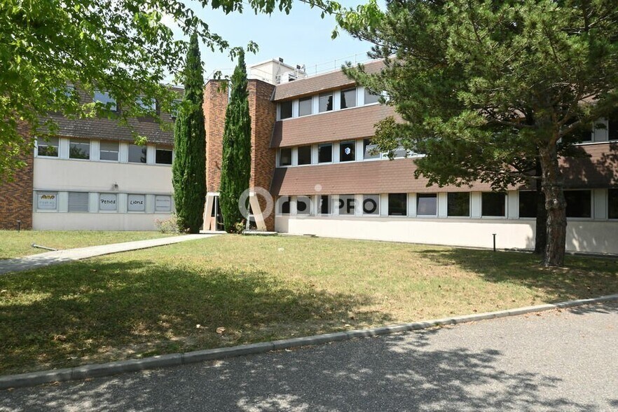 7 Rue Maryse Bastié, Bron for lease - Building Photo - Image 2 of 23