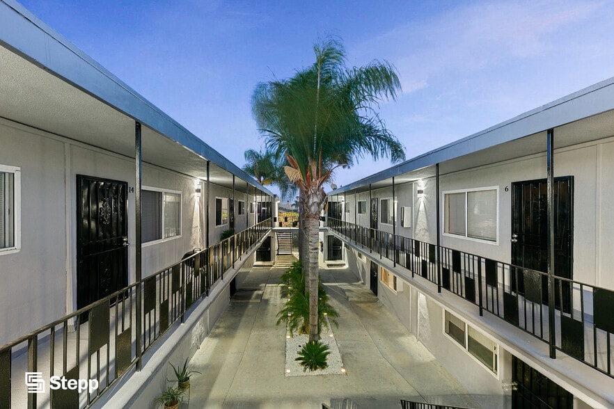 1019 Lewis Ave, Long Beach, CA for sale - Building Photo - Image 2 of 12