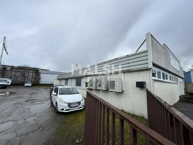 Industriel dans Le Chambon-Feugerolles à vendre - Photo du bâtiment - Image 2 de 11