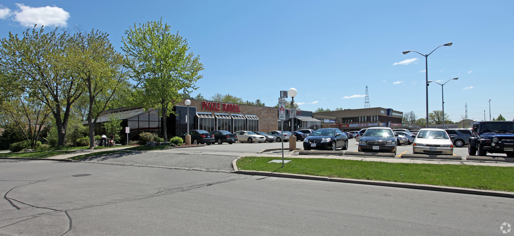 5845-5941 Leslie St, Toronto, ON à louer Photo principale- Image 1 de 4