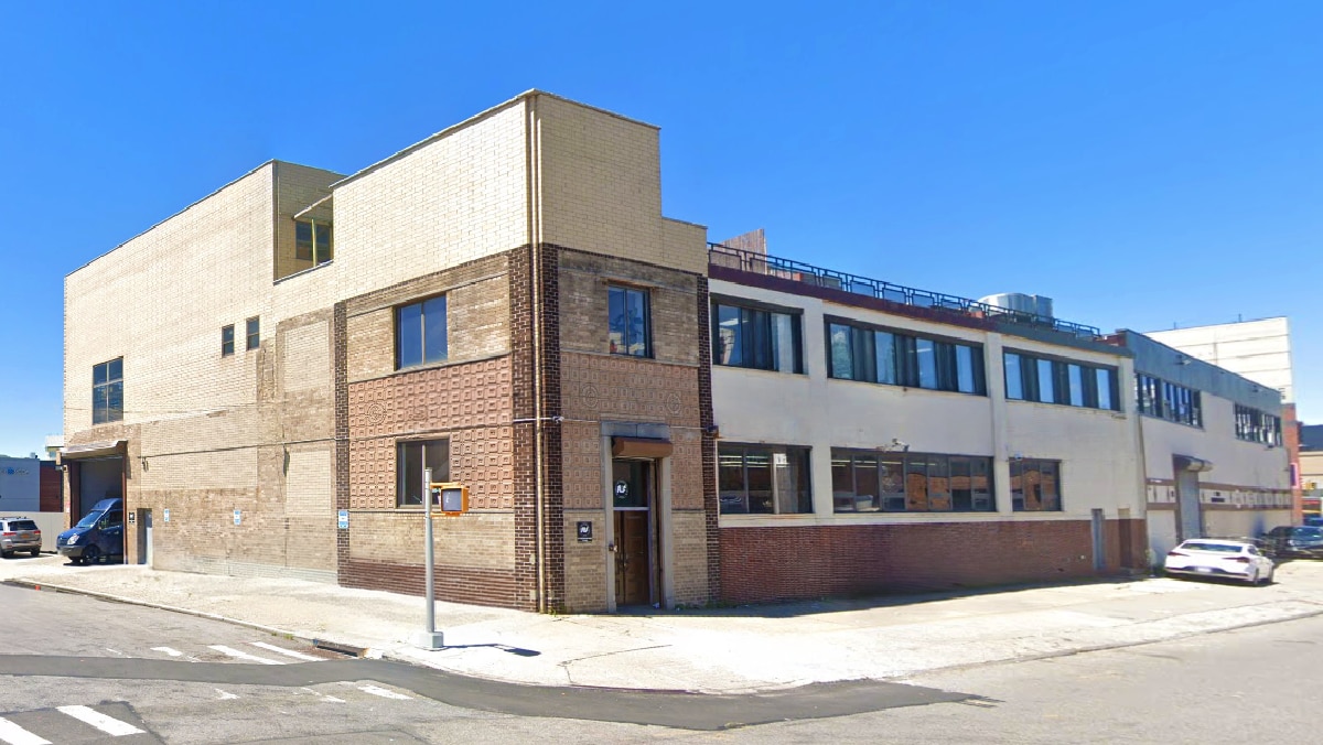 31-16 Hunters Point Ave, Long Island City, NY for lease Primary Photo- Image 1 of 4