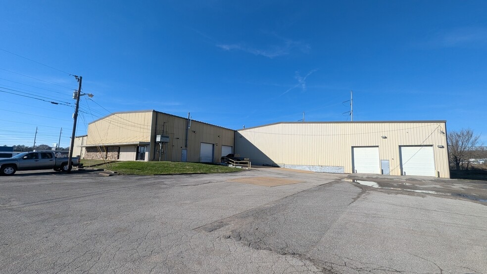 121 Bennett Dr, Pulaski, TN à vendre - Photo du bâtiment - Image 2 de 6