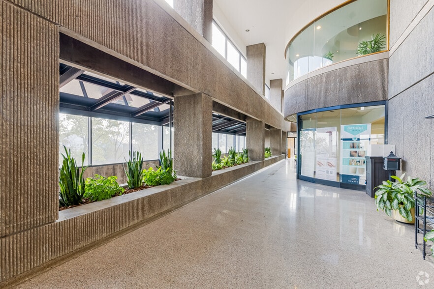 1 Trimont Ln, Pittsburgh, PA à louer - Photo intérieure - Image 2 de 133