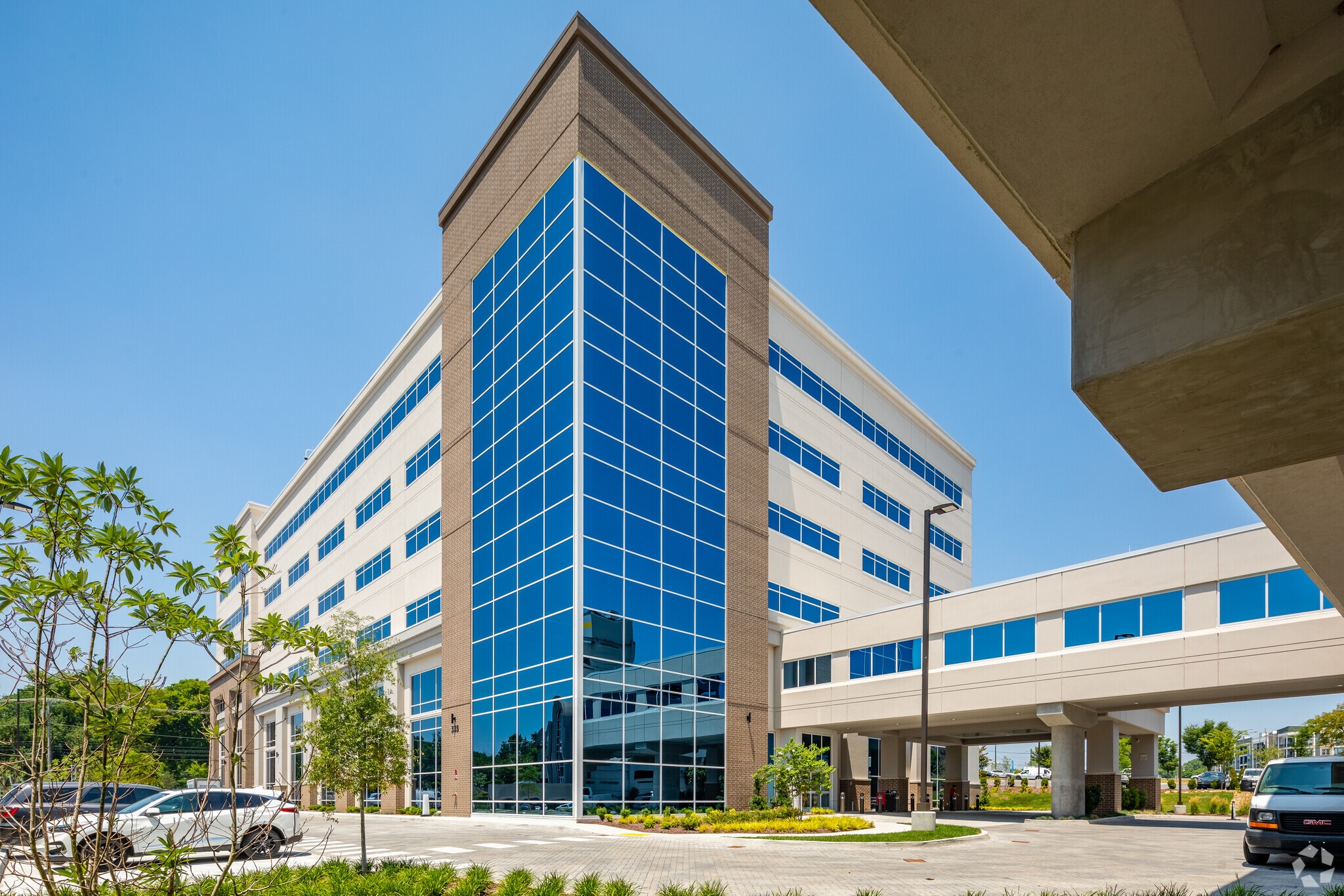 335 24th Ave, Nashville, TN for lease Building Photo- Image 1 of 20