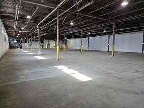 2720 Rue Duchesneau, Montréal, QC for lease Building Photo- Image 1 of 3