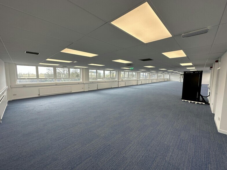 160 Cowley Rd, Cambridge à louer - Photo du bâtiment - Image 3 de 9