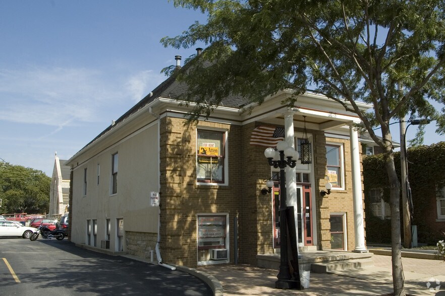 117 W Wesley St, Wheaton, IL à vendre - Photo du bâtiment - Image 3 de 5