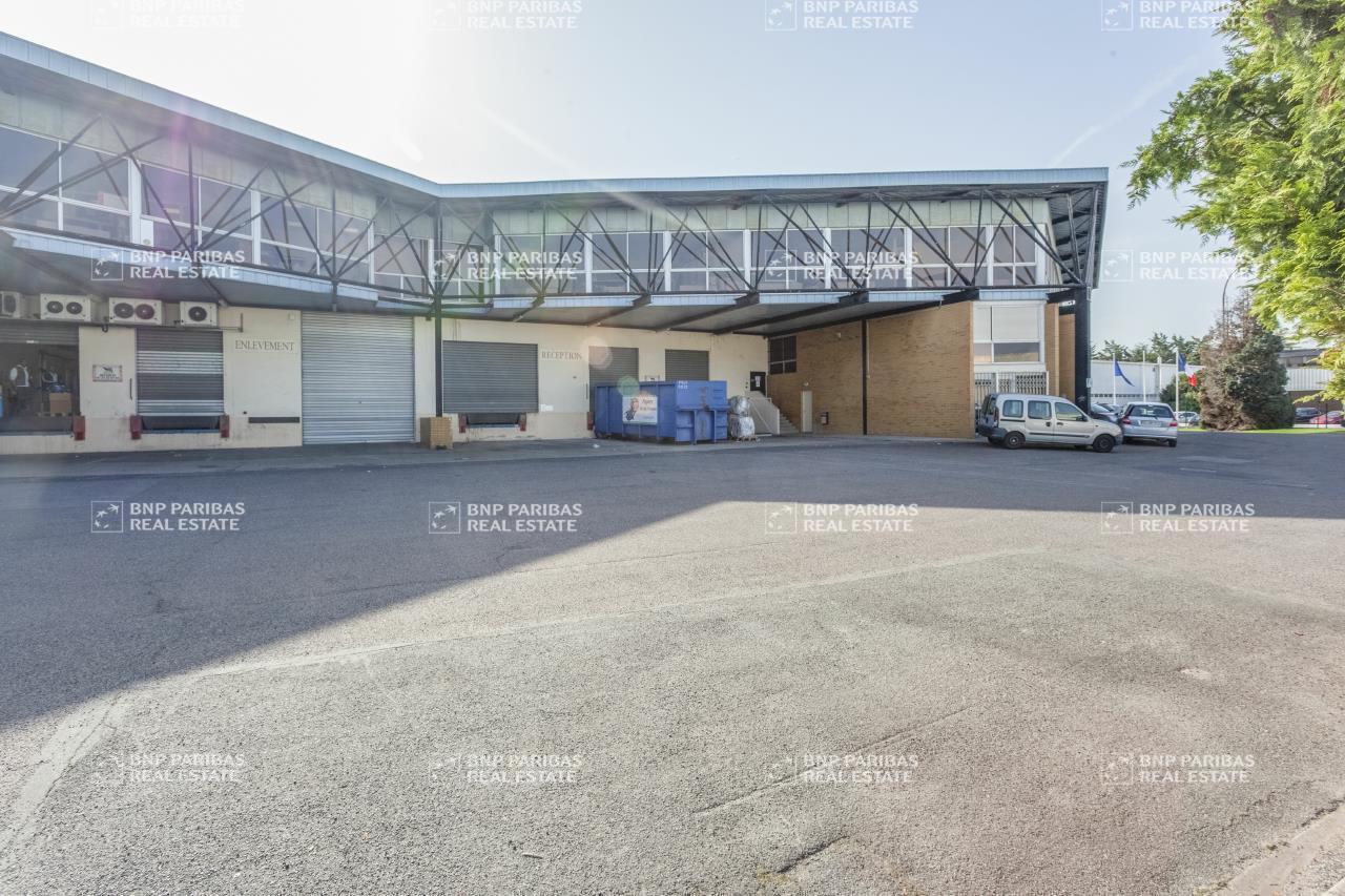 Flex in Morangis for lease Building Photo- Image 1 of 5