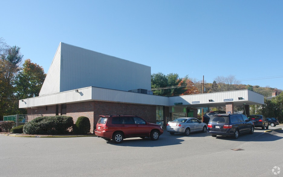 860 S Main St, Bradford, MA à louer - Photo du bâtiment - Image 2 de 4