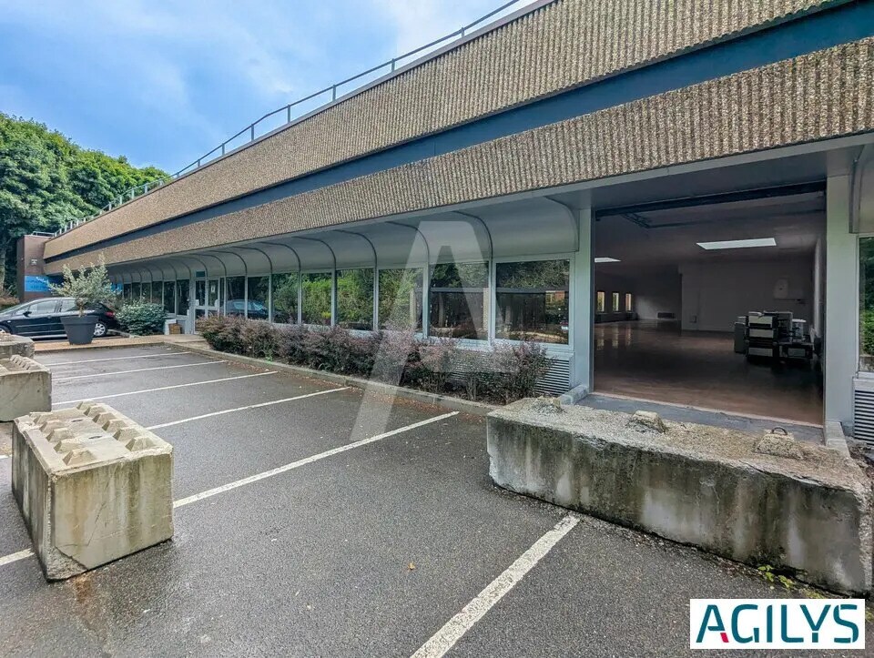 Flex in Trappes for lease Building Photo- Image 1 of 11