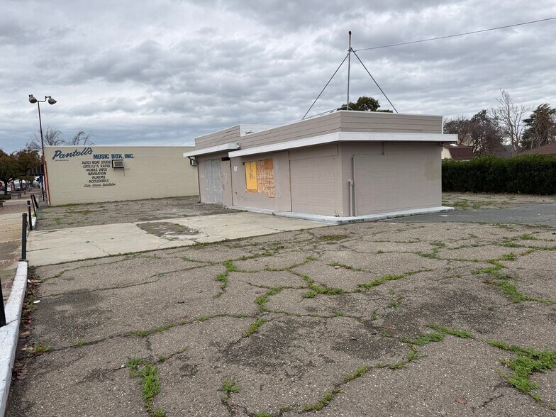 415 G St, Antioch, CA à louer - Photo du bâtiment - Image 3 de 4