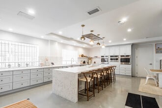 8255 W Sunset Blvd, West Hollywood, CA for lease Interior Photo- Image 2 of 9