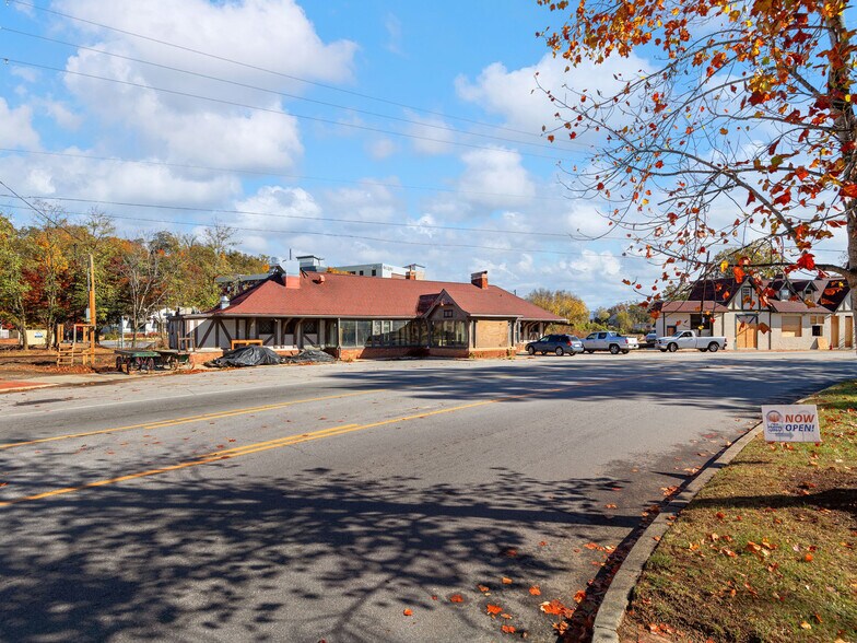 30 Lodge St, Asheville, NC à vendre - Photo du bâtiment - Image 3 de 11