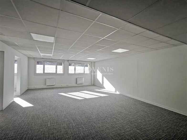 Office in Villeneuve-d'Ascq for lease - Interior Photo - Image 3 of 5