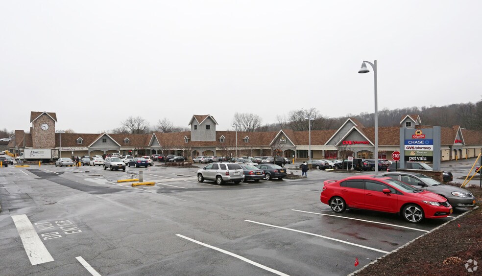 711-747 Bedford Rd, Bedford Hills, NY à louer - Photo du bâtiment - Image 3 de 8