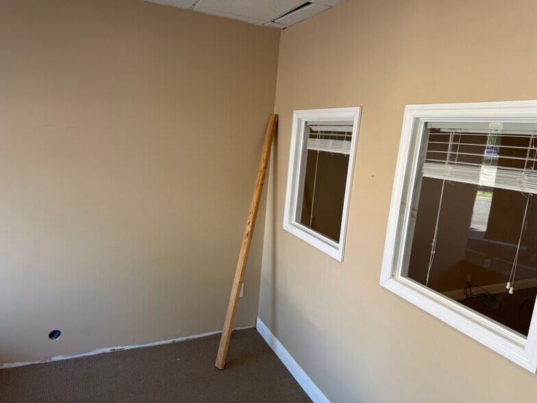 409-419 Lake Ave, Nesconset, NY à louer - Photo intérieure - Image 3 de 8