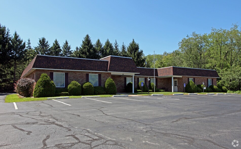 559 Greenville Rd, Mercer, PA for lease - Building Photo - Image 2 of 6