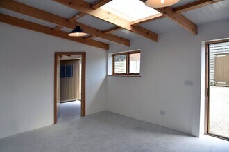 Over Old Rd, Hartpury for lease Interior Photo- Image 1 of 3