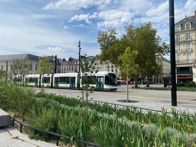 Retail in Nantes for lease - Building Photo - Image 2 of 8