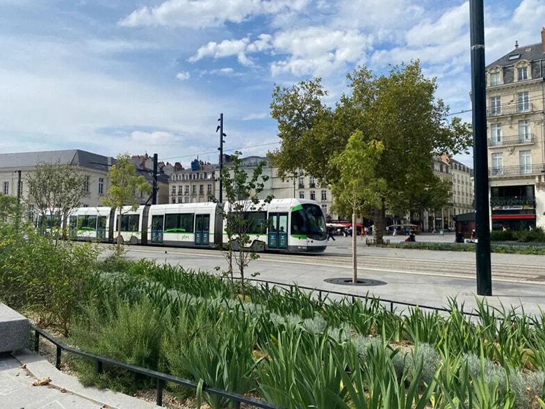 Commerce de détail dans Nantes à louer - Photo du bâtiment - Image 2 de 8