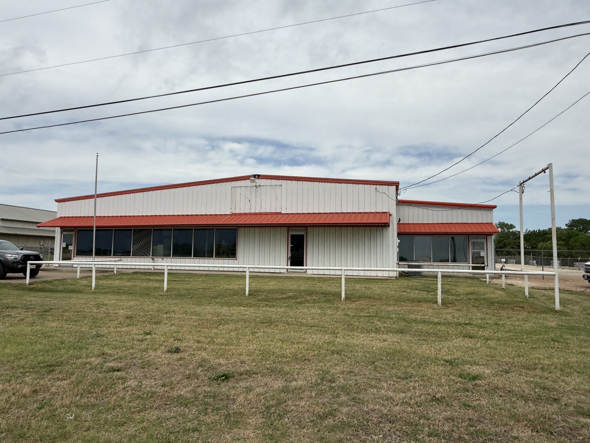 419 Enterprise Blvd, Hewitt, TX for lease Primary Photo- Image 1 of 6