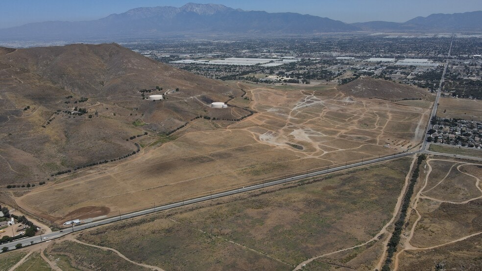 7th Street & Locust Ave, Fontana, CA for lease - Building Photo - Image 3 of 3