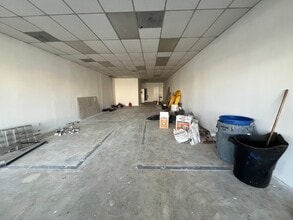 8401-8425 Reseda Blvd, Northridge, CA à louer Photo intérieure- Image 2 de 4