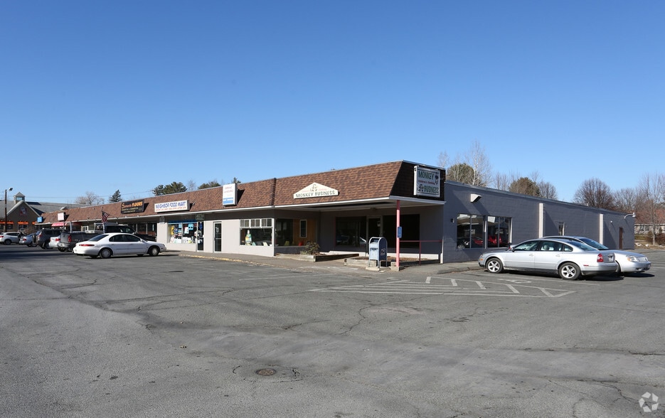 314-326 College St, Amherst, MA for lease - Building Photo - Image 3 of 3