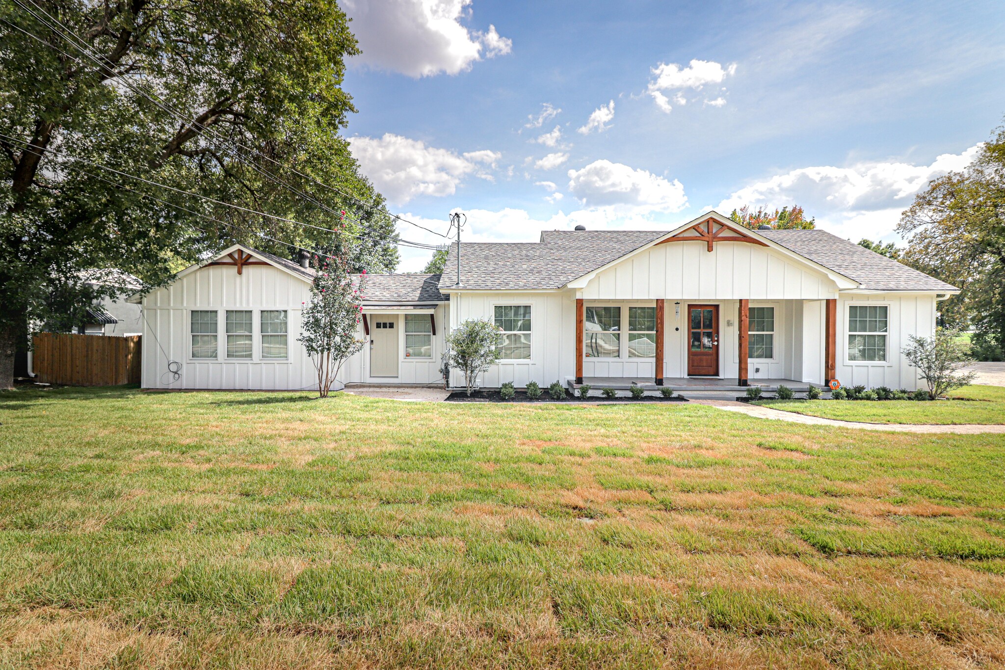 3320 W Waco Dr, Waco, TX for lease Building Photo- Image 1 of 34