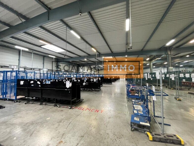 Flex in Mitry-Mory for lease - Interior Photo - Image 3 of 7