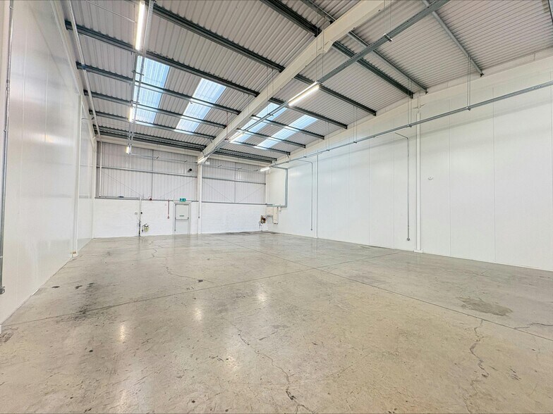 19A-19D Manasty Rd, Peterborough à louer - Photo du bâtiment - Image 2 de 10