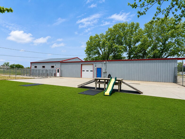 911 W 1st St, Mcpherson, KS à vendre - Photo du bâtiment - Image 3 de 31