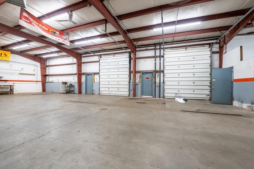 31 Saint Jacques Ave, Agawam, MA for lease - Building Photo - Image 2 of 9